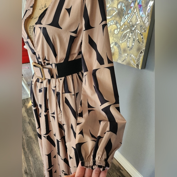 Graphic Split Thigh Belted Dress - Picture 5 of 8